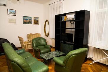 Zagreb, Living room in the apartment, air condition available and WiFi.