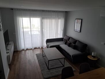 Nin, Vardagsrum i boendetyp apartment, luftkonditionering tillgänglig och WiFi.