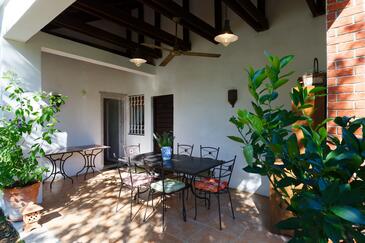 Maison pour la famille avec la piscine Slime, Omis - 23669