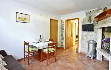 Umag, Dining room in the apartment, (pet friendly) and WiFi.