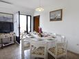 Umag, Comedor en alojamiento de tipo apartment, aire acondicionado disponible, se admiten mascotas y WiFi.