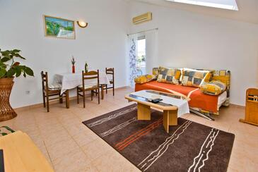 Hvar, Living room in the apartment, air condition available and WiFi.