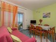 Podgora, Living room in the apartment, air condition available, (pet friendly) and WiFi.