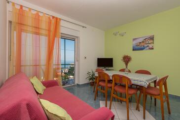 Podgora, Living room in the apartment, air condition available, (pet friendly) and WiFi.