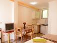 Podgora, Dining room in the studio-apartment, (pet friendly) and WiFi.