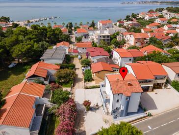 Vir, Vir, Objekt 23689 - Apartmani sa šljunčanom plažom.