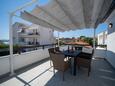 Vir, Terrasse dans l’hébergement en type apartment, avec la vue sur la mer et WiFi.