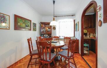 Lovran, Salle à manger dans l’hébergement en type apartment, animaux acceptés et WiFi.