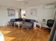 Zadar - Diklo, Living room in the apartment, air condition available and WiFi.