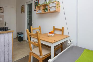 Biograd na Moru, Їдальня в розміщенні типу studio-apartment, WiFi.