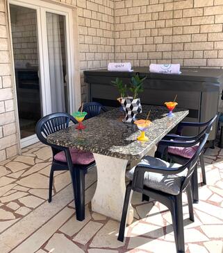 Ferienwohnungen mit Parkplatz Podstrana, Split - 23706