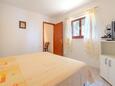 Prižba, Bedroom in the apartment, air condition available, (pet friendly) and WiFi.