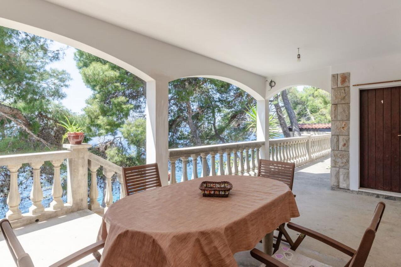 Egyszobás apartman Prizba (Korcula) (A-23708-a)