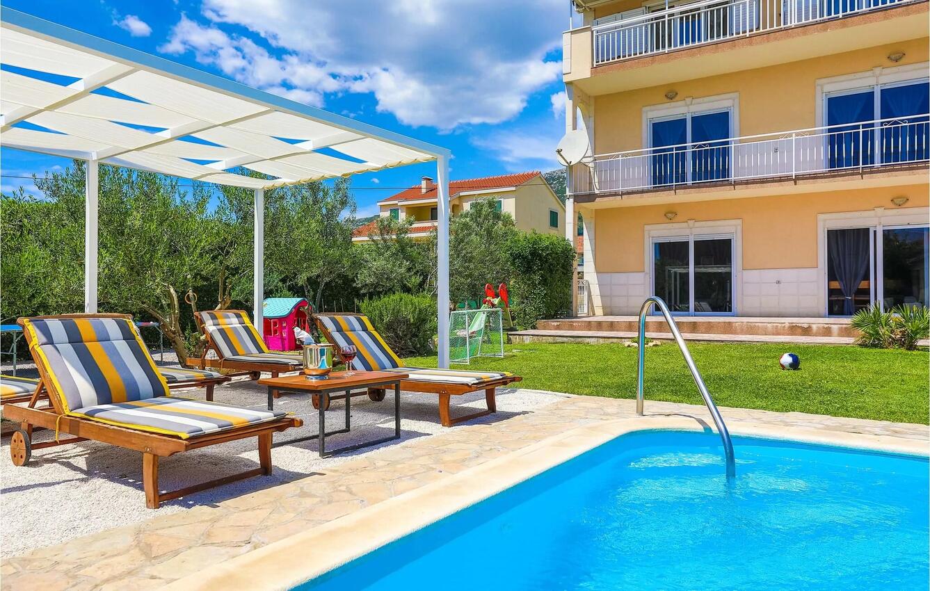 Ferienhaus mit Pool Kastel Luksic, Kastela - 23710