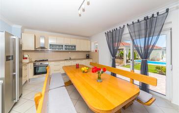 Maison de vacances avec la piscine Kastel Luksic, Kastela - 23710