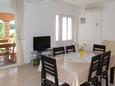 Prižba, Dining room in the apartment, air condition available, (pet friendly) and WiFi.