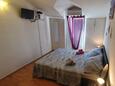 Tisno, Bedroom in the apartment, air condition available and WiFi.