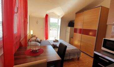 Tisno, Dining room in the studio-apartment, WiFi.