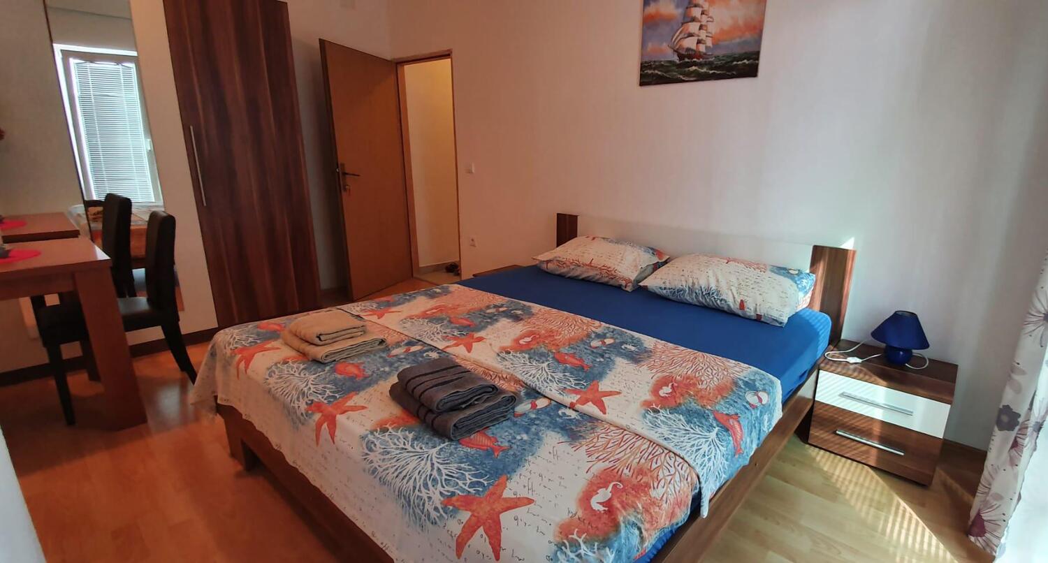 Apartmanok a tenger mellett Tisno, Murter - 23720