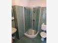 Tisno, Bathroom in the studio-apartment, WiFi.