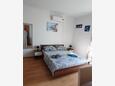 Tisno, Bedroom in the studio-apartment, air condition available and WiFi.