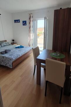 Tisno, Dining room in the studio-apartment, WiFi.