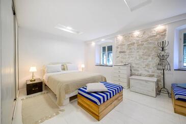Apartments and rooms by the sea Šibenik - 23721