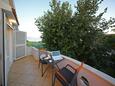 Sukošan, Terrasse dans l’hébergement en type apartment, avec la vue sur la mer et WiFi.