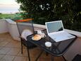 Sukošan, Terrasse dans l’hébergement en type apartment, avec la vue sur la mer et WiFi.