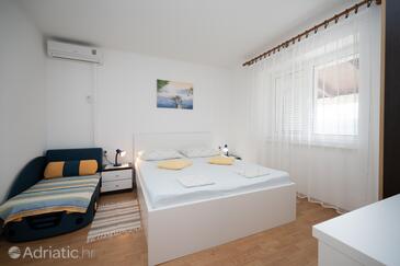 Apartments with parking space Lopar, Rab - 23736