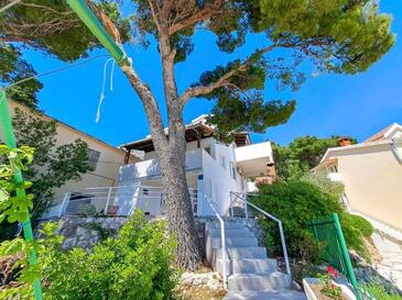 Medići, Omiš, Propiedad 23741 - Apartamentos cerca del mar con una playa de guijarros.