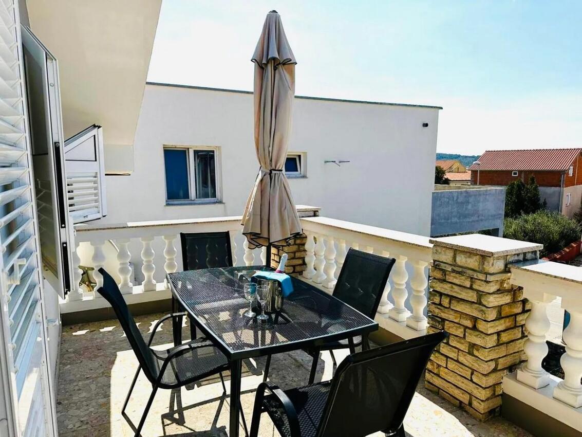 Ferienwohnungen mit Parkplatz Srima - Vodice, Vodice - 23744