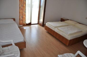 Lägenheter med parkering Lopar, Rab - 23747