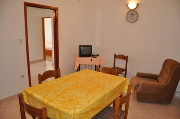 Lopar, Dining room in the apartment, (pet friendly) and WiFi.