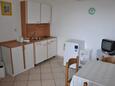 Lopar, Kitchen in the apartment, air condition available, (pet friendly) and WiFi.