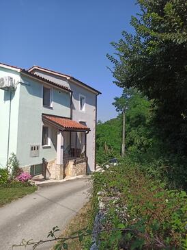 Jurazini, Središnja Istra, Hébergement 23748 - Appartement avec une plage de galets.