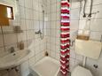 Biograd na Moru, Bathroom in the studio-apartment, (pet friendly) and WiFi.