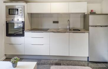 Apartmani uz more Vir - 23753