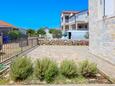 Biograd na Moru, Biograd, Parking 23754 - Apartamenty z piaszczystą plażą.