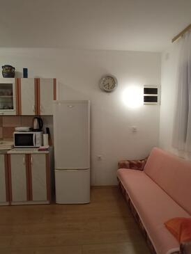 Rovanjska, Living room in the apartment, air condition available, (pet friendly) and WiFi.