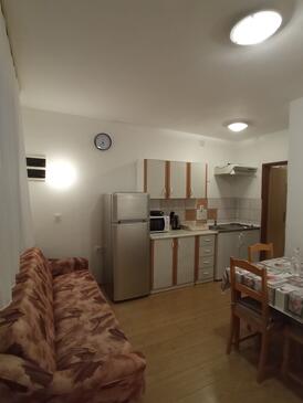 Rovanjska, Living room in the apartment, air condition available, (pet friendly) and WiFi.