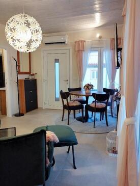 Apartmaji z bazenom Vodice - 23759