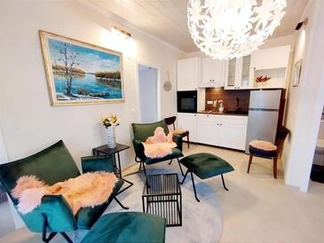 Vodice, Living room in the apartment, air condition available, (pet friendly) and WiFi.