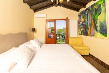 Ház családok részére medencével a tenger mellett Jelsa, Hvar - 23760