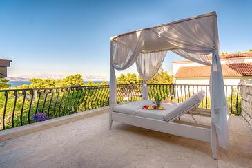 Ház családok részére medencével a tenger mellett Jelsa, Hvar - 23760