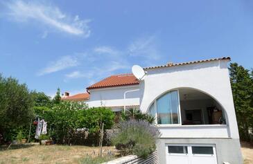 Hébergement Barbat, Rab, Hébergement 23769 - Appartement avec une plage de galets.