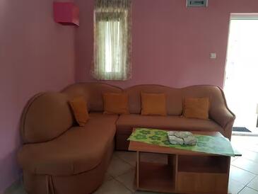 Rudina, Living room in the apartment, (pet friendly) and WiFi.