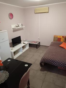 Sveti Filip i Jakov, Living room in the apartment, air condition available and WiFi.