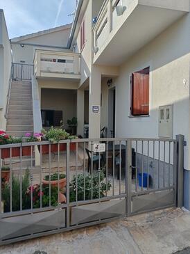 Sveti Filip i Jakov, Biograd, Szálláshely 23778 - Apartmanok kavicsos stranddal.