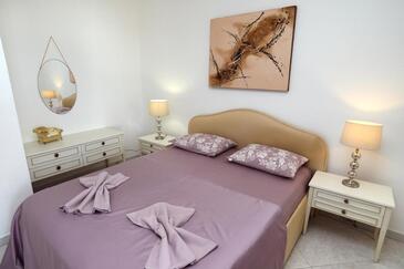 Appartamenti con parcheggio Mastrinka, Bua - Čiovo - 23789